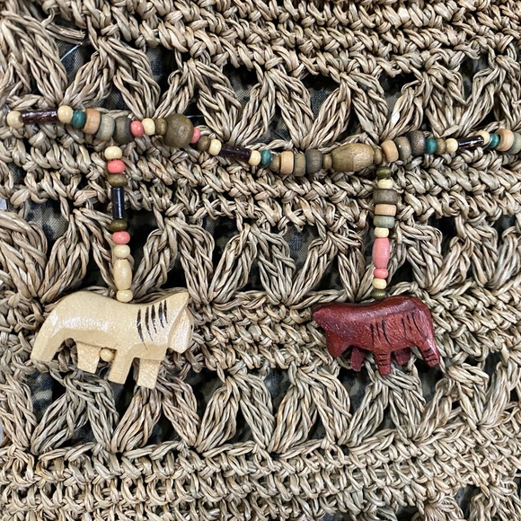 ST. JOHN’S BAY WOVEN STRAW WITH ANIMAL BEADS DETAILS GREAT CONDITION - Picture 2 of 12